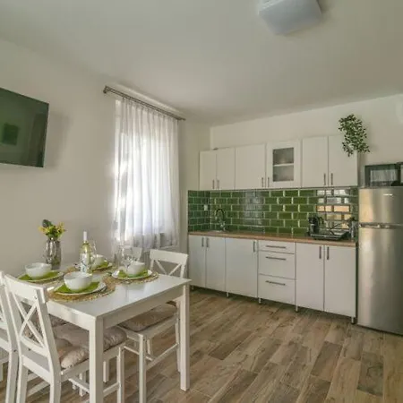 Apartment Happy