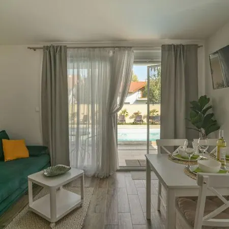 Happy Apartment *