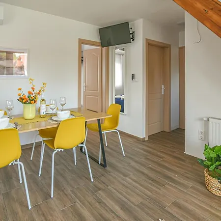 Happy Apartment *